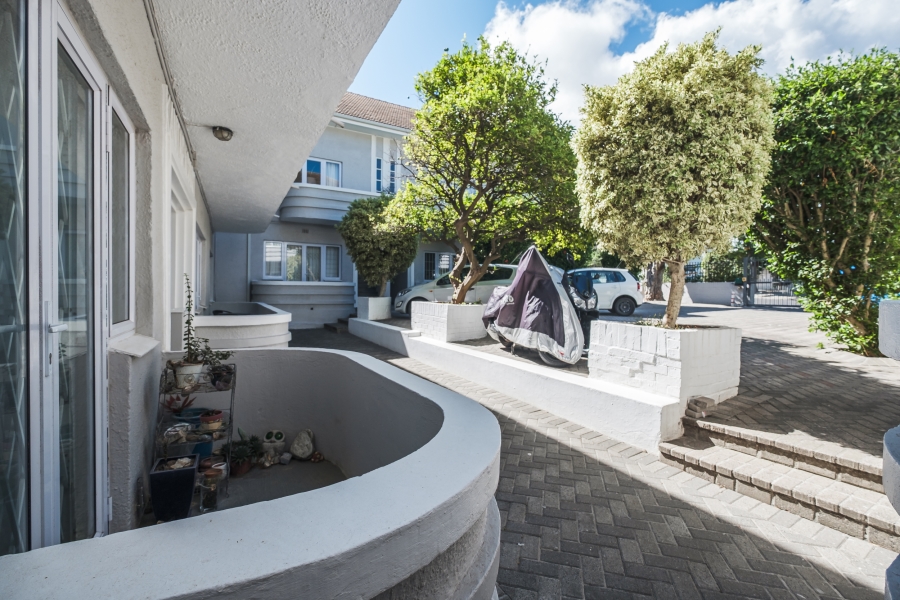 1 Bedroom Property for Sale in Vredehoek Western Cape